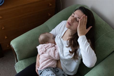 BrEaStFeEdInG MoM hadir dengan bocil tutorial fb chip dan kalung choker yang pakai joki royal image 1
