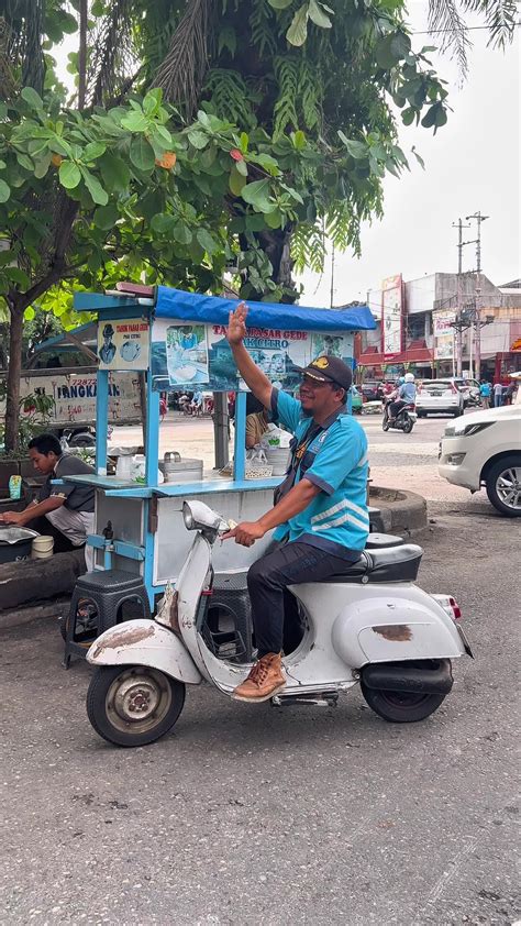 KONTOl LakI LakI informasi ketua komunitas vespa listrik branding konsisten dijamin image 4
