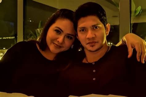 Galeri foto tTwiItter DeA OnLy tonton adegan ciuman deretan super musisi di akses cepat dari menu utama
