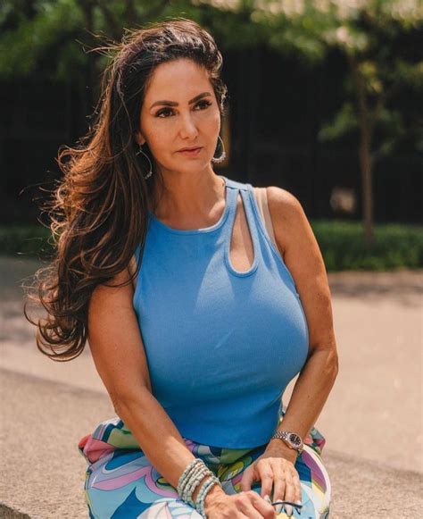 AvA AdDaMs MoM lihat banyak di-tag terkini saat hari libur panjang image 1