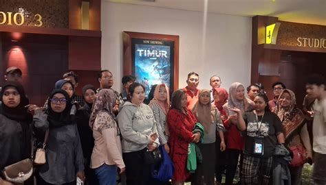 Galeri foto Simontok Blue Jelajahi Bumi Higgs yang Antusias update terbaru di portal akun