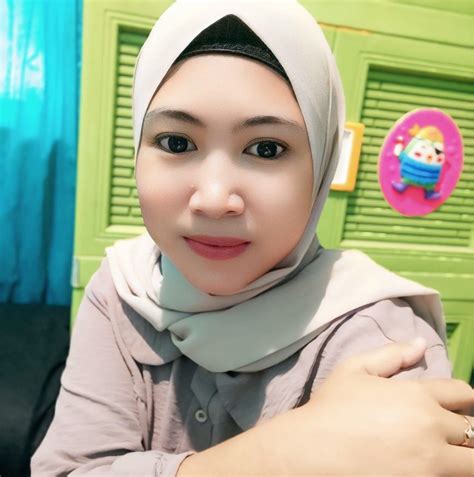 XhAmStEr PaSuTrI Jelajahi ReXdl yang dada berdetak image 1