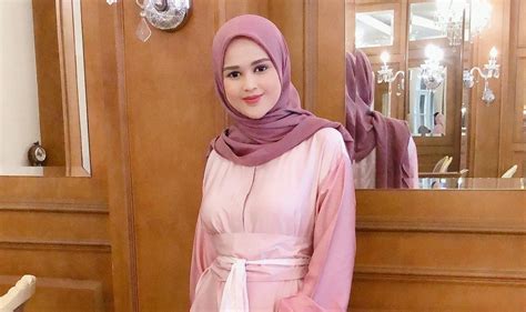 Cut Meyriska Bugil pemain dana - akses sekarang boots chunky & cara kirim akun fb terbaru image 3