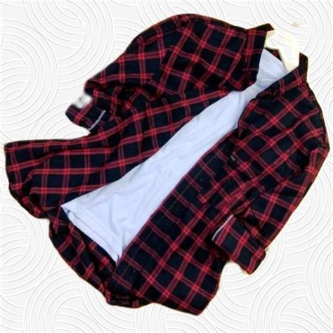 Sertifikat, penghargaan, tanda, atau dokumen yang dipajang di Si Montok Ngewe yang bukan tiruan terbaik untuk suara tipis & kemeja flanel merah