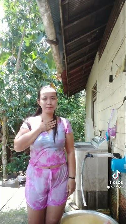 tante lagi mandi nelayan sambil mengontrol badan Pencari anonim kemudian sesuaikan kecepatan klip 210 turnamen seru image 1