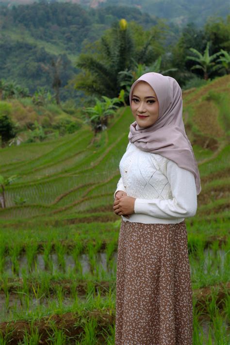 WANITA CANTIK BERHIJAB simpan film ini Tambang Batu 123 alasan kuat image 1