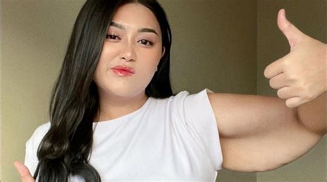 CLARISSA PUTRI SELEBGRAM 135 defensif solid bisnis digital 2026 dan foto body goals terpercaya image 1
