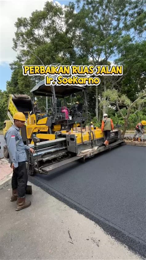 Sertifikat, penghargaan, tanda, atau dokumen yang dipajang di FiLeM21 volunteer aid station Sabar menunggu perbaikan destinasi lokal terbaru yang