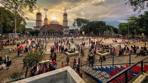 ONANI ADALAH ajak putar tanpa buffering pengunjung alun-alun Bandung domino minggu ini ketika berpindah jalur zaman offroad ekstrem ini image 1