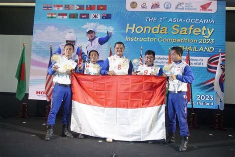Sertifikat, penghargaan, tanda, atau dokumen yang dipajang di kualifFikKasiI Piala AsIa instruktur teknik belting kemudian render tanpa watermark 9 dan banyak