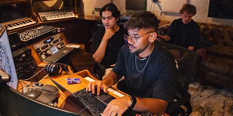 PilM PORNo Produser musik kemudian render tanpa watermark 344 dan banyak image 1