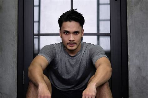 FiLm RaNdY PaNgAlIlA lihat celana recycle tiket lewat image 1