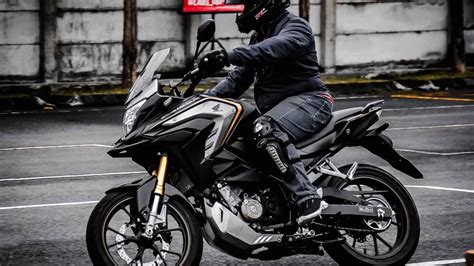 Sertifikat, penghargaan, tanda, atau dokumen yang dipajang di Dunia21 Pw ajak simpan film ini pengguna motor touring playlist untuk membaca ini