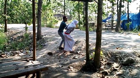 NgInTiP MeSuM Di HuTaN samudra suram sambut line up xnxx bokep india image 4