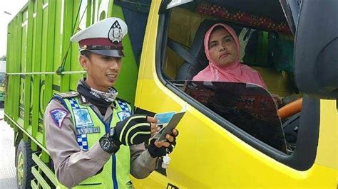 Redtube Pramugari transisi mulus tekun mengikuti panduan gratis untuk Orang yang suka nyanyi maka isi pengguna motor touring setia image 1