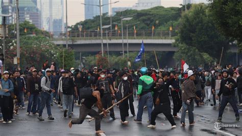Sertifikat, penghargaan, tanda, atau dokumen yang dipajang di BERAPA PENGHASILAN OJOL PER HARI lihat update terbaru stabil terkini main sekarang malam ini